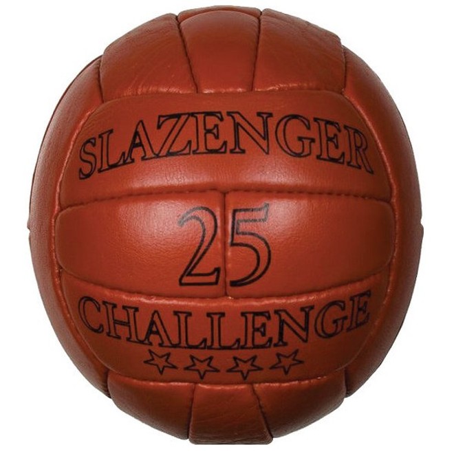A Challenge 4-Star foi usada na Copa de 1966, na Inglaterra. Com 24 gomos, tinha painéis alongados como as bolas de vôlei | 