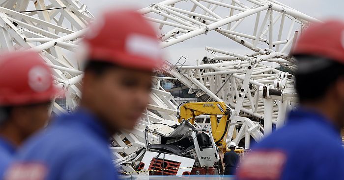 Operários retornaram aos trabalhos no Itaquerão nesta segunda-feira | Paulo Whitaker / Reuters