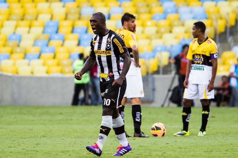 Seedorf comemora terceiro gol sobre Criciúma. Resultado de 3 a 0 garantiu Botafogo na quarta posição. | Eduardo Duarte / Futura Press - Folhapress