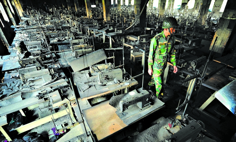 Grupos trabalhistas e algumas empresas varejistas criaram fundo para ajudar as vítimas de dois desastres em fábricas de Bangladesh, incluindo um incêndio que matou 112 pessoas | khurshed rinku/associated press
