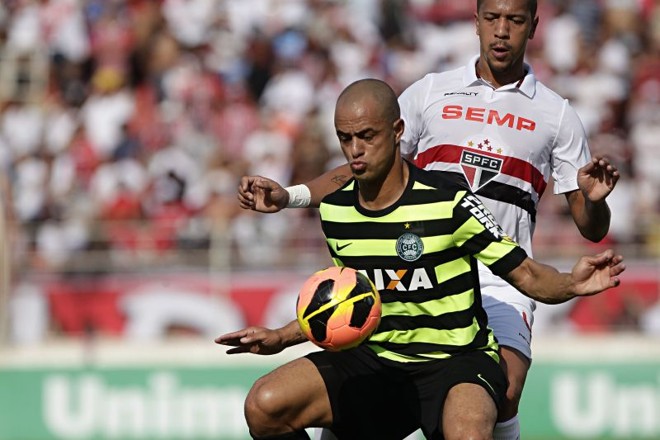 Julio Cesar substituiu Deivid no ataque coxa-branca no duelo contra o São Paulo | 