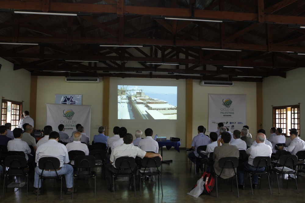 Evento reúne cadeia produtiva paranaense para discutir infraestrutura e tendências para a safra 2013/14 | Antonio More / Gazeta Do Povo