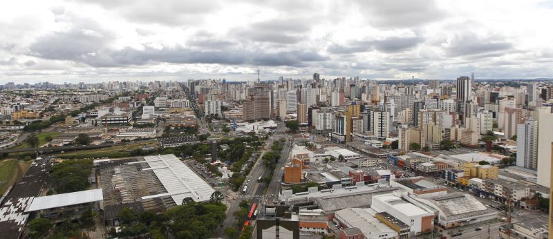 Incorporadoras apostam em torres de unidades compactas, mas é preciso planejar ocupação heterogênea, com apartamentos de maior metragem | Daniel Castellano/ Gazeta do Povo