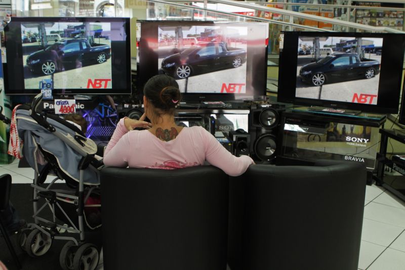 Empresas querem seduzir cliente com novas tecnologias nos televisores | Roberto Dziura Jr./Gazeta do Povo
