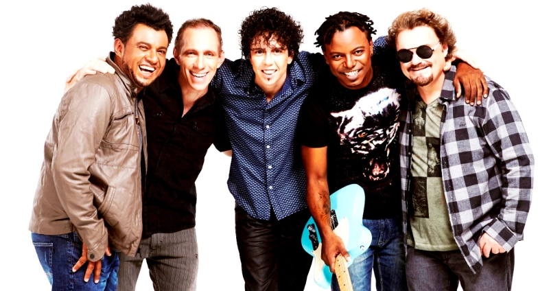 O Sambô, que toca no Curaçao, mistura clássicos do rock abrasileirados a canções autorais |