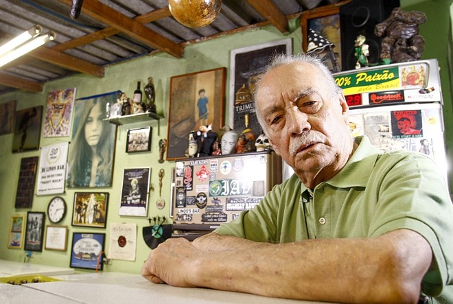 Linos Bar: Quem conhece a história do rock em Curitiba pode afirmar sem medo: nada teria acontecido senão existisse o Linos Bar. Bandas como Beijo AA Força e Os Catalépticos foram gestadas no ventre do bar comandado pelo 