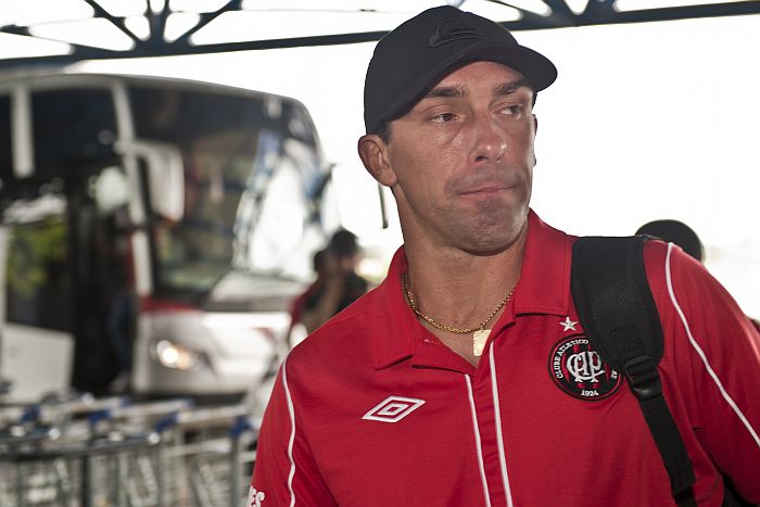 Petraglia confirmou renovação com Baier após torcida pressioná-lo para que o Maestro ficasse no Atlético | Marcelo Andrade / Gazeta do Povo