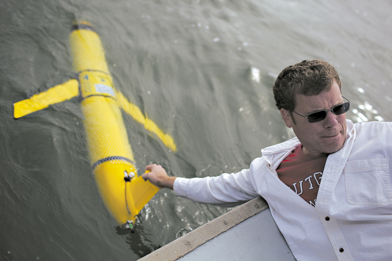 Planadores fazem parte de pesquisa no oceano Atlântico conduzida por grupos dos EUA e do Canadá; Michael F. Crowley, da Universidade Rutgers | Michael Kirby Smith/The New York Times