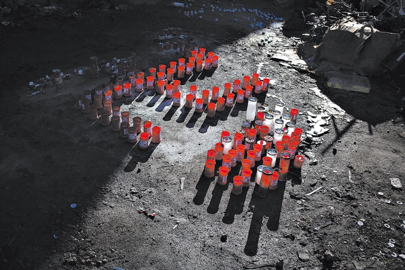 Memorial em fábrica italiana destruída por um incêndio que causou a morte de chineses | Gianni Cipriano para The New York Times