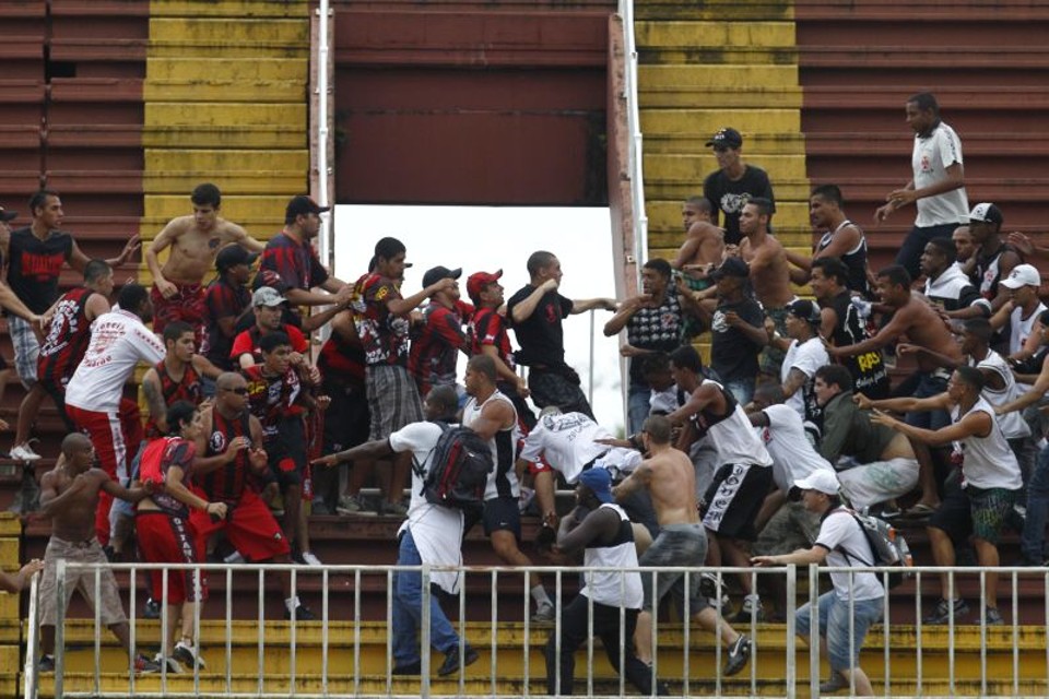 Suspeitos de participação na briga da Arena Joinville estão sendo identificados por polícias de seus estados | Albari Rosa / Gazeta do Povo