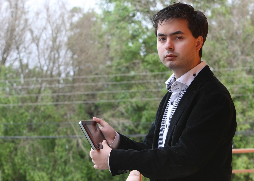 Ainda na faculdade, Victor Eloy, 22 anos, decidiu que iria se especializar em dispositivos móveis. | Aniele Nascimento / Gazeta do Povo