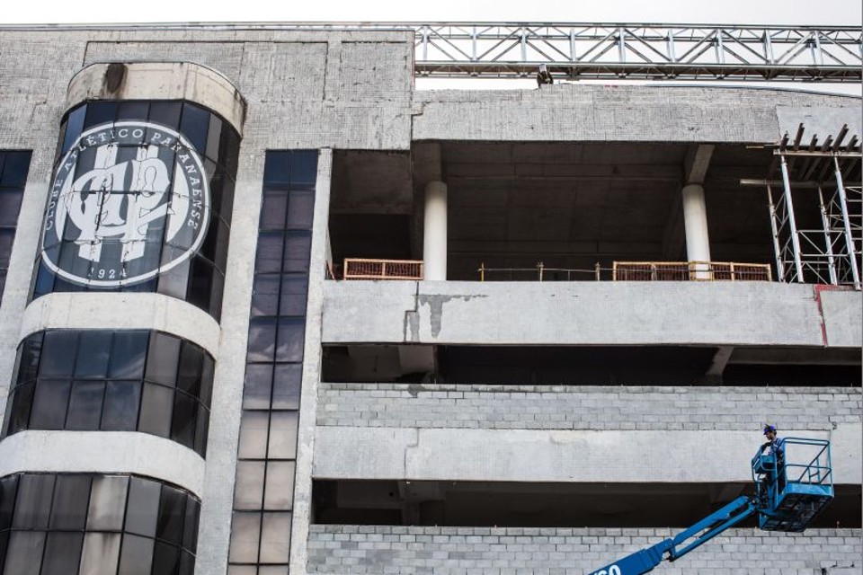 Sinal amarelo: Fifa reforça preocupação com cronograma e engenharia financeira da Arena | Brunno Covello/ Gazeta do Povo