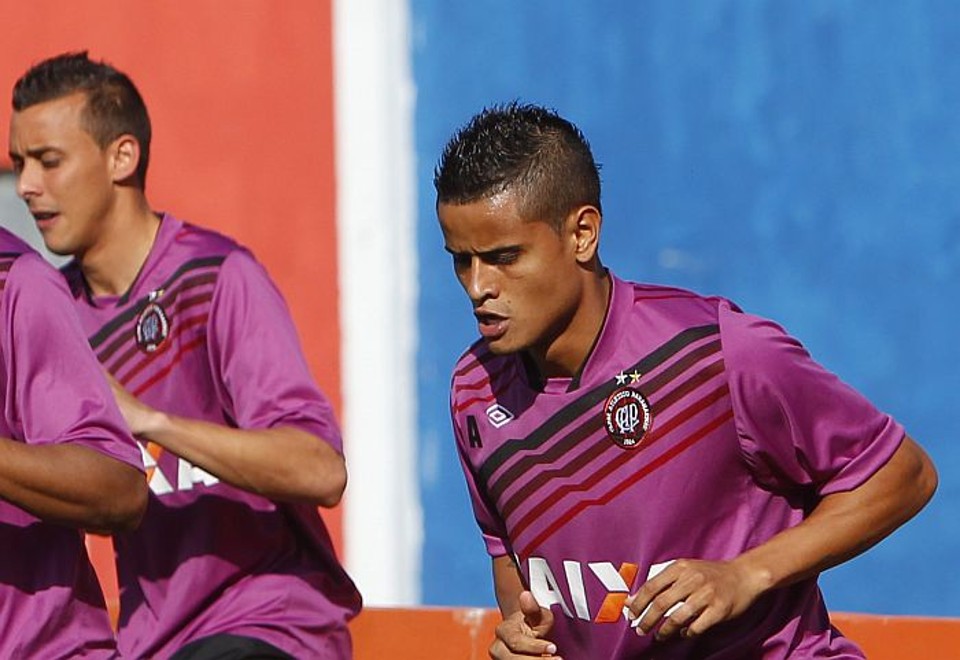 Atlético quer acertar nesta semana a permanência de Everton | Daniel Castellano / Gazeta do Povo
