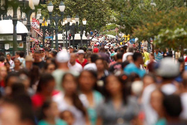 Movimento intenso no calçadão da XV | Marcelo Andrade / Gazeta do Povo