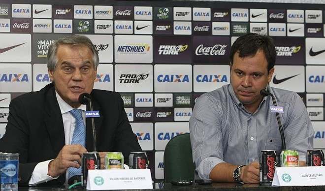 Presidente Vilson Ribeiro de Andrade na apresentação de Dado Cavalcanti: treinador assinou contrato de um ano com o Coritiba | Aniele Nascimento / Gazeta do Povo