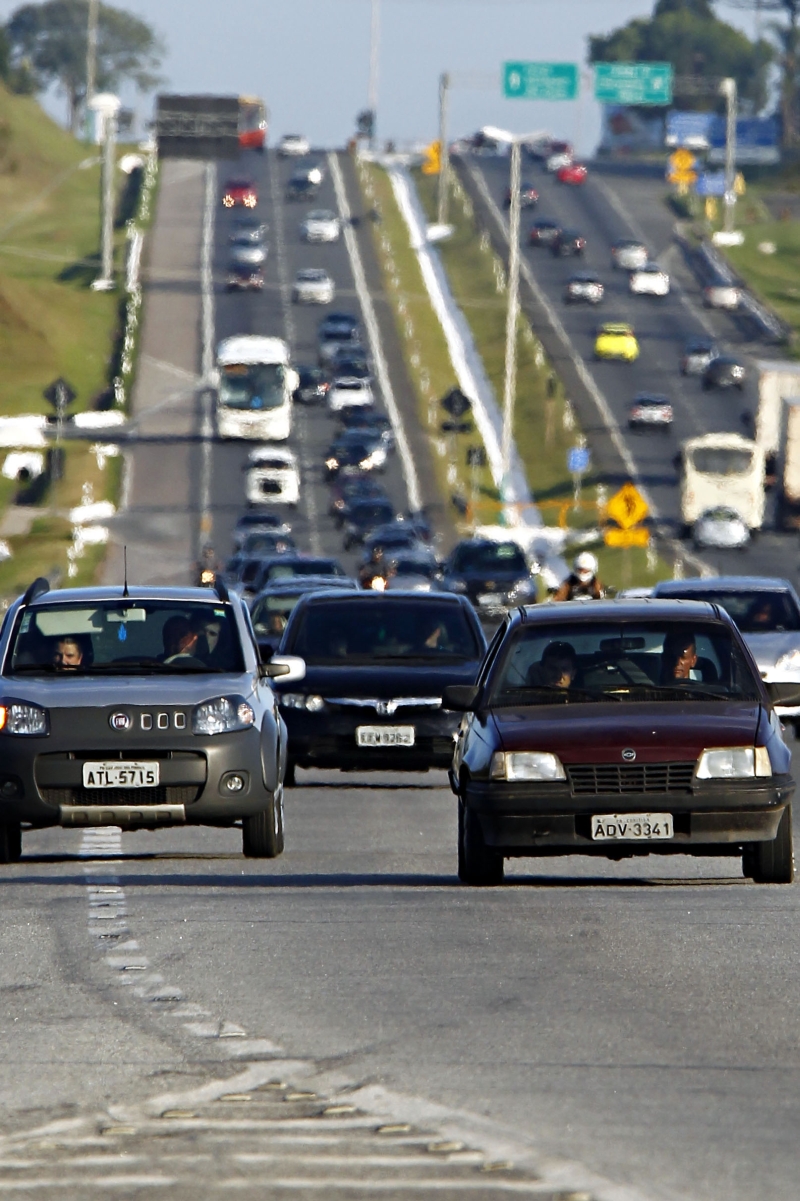 Na BR-277, o movimento de retorno das praias foi grande | Albari Rosa/Gazeta do Povo