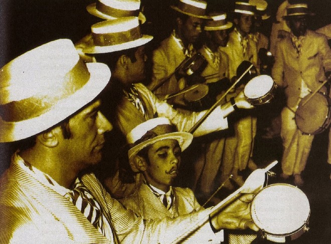 Binho (de bigode desenhado), filho de Maé, integrou ainda criança a bateria da Colorado |