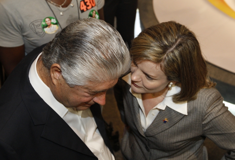 Requião e Gleisi: no cenário em que os dois concorrem contra Richa, a petista está ligeiramente à frente do peemedebista, numa situação de empate técnico | Daniel Castellano/ Gazeta do Povo