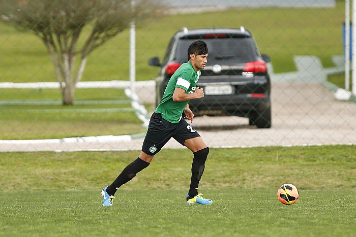 Após passagem tumultuada pelo Coritiba, Escudero vai defender o Criciúma | Marcelo Andrade / Gazeta do Povo