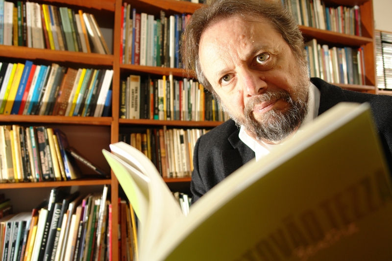 Tezza, convidado da Feira de Frankfurt, acredita que o apoio às traduções ajuda a difundir a literatura brasileira no exterior | Ivonaldo Alexandre / Gazeta do Povo