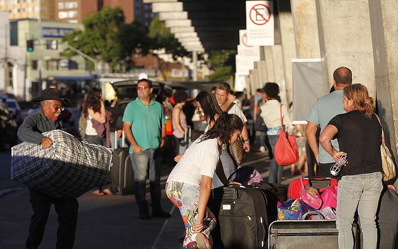 Movimento maior de fim de ano da Rodoferroviária de Curitiba, que está em obras, deve aumentar os transtornos aos passageiros | Jonathan Campos/Gazeta do Povo