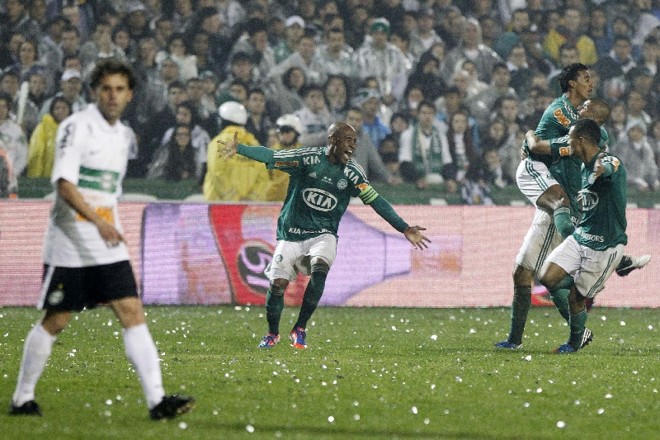 Palmeiras silencia o Couto Pereira: apito inimigo? | 