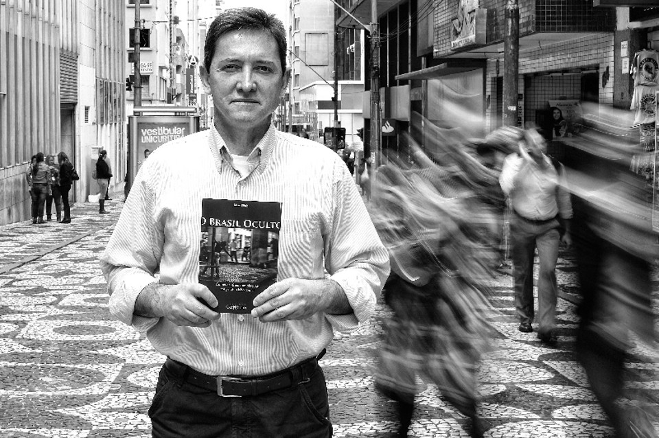 Jornalista da Gazeta é o quinto mais premiado do Brasil Mauri Konig: viagem para dentro de um Brasil escondido | Jonathan Campos/Gazeta do Povo