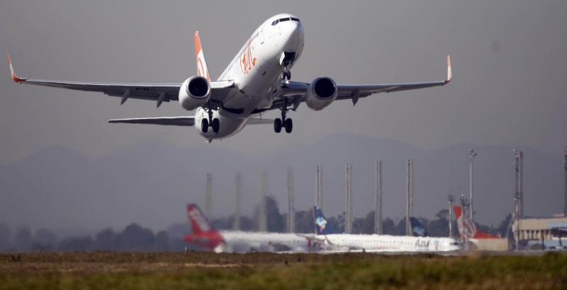 Após as chuvas da última quinta-feira, horários nos voos da Gol só voltaram ao normal ontem. Companhia foi multada em pelo menos R$ 2,5 milhões pela Anac | Jonathan Campos/Gazeta do Povo