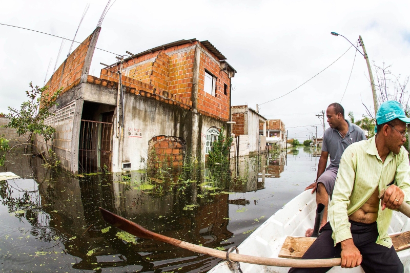 Alagamento em Vila Velha (ES): 60 mil pessoas deixaram suas casas no Espírito Santo | Alex Gouvêa/Folhapress