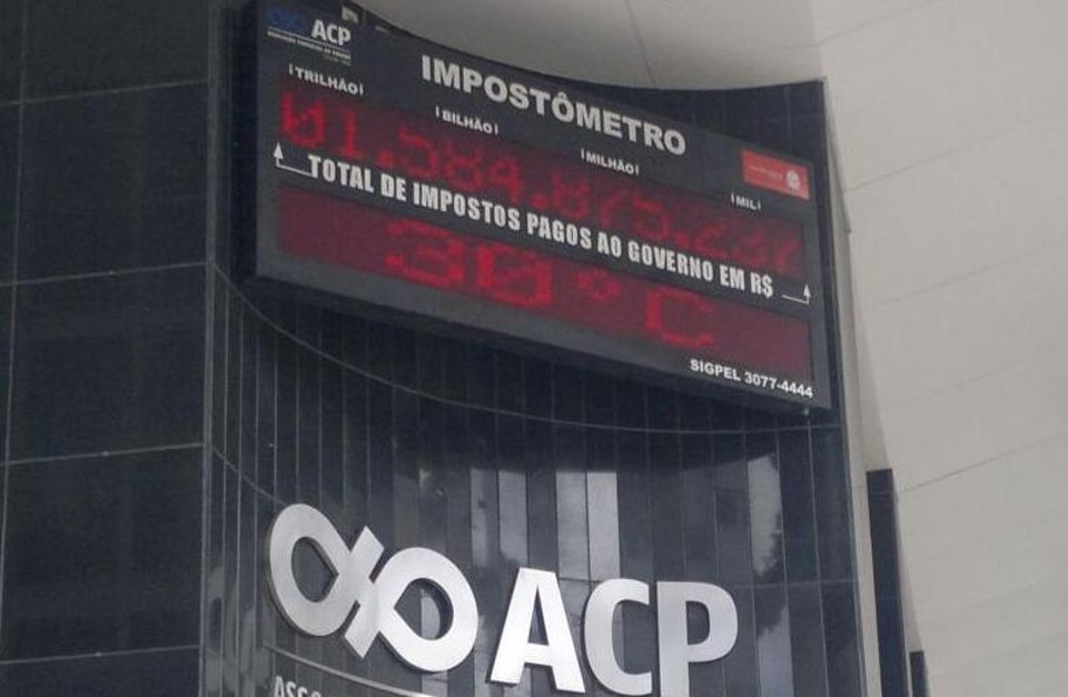 Por volta do meio-dia, impostômetro da ACP apontava mais de R$ 1,58 trilhão em arrecadação de impostos | Felippe Aníbal/ Gazeta do Povo