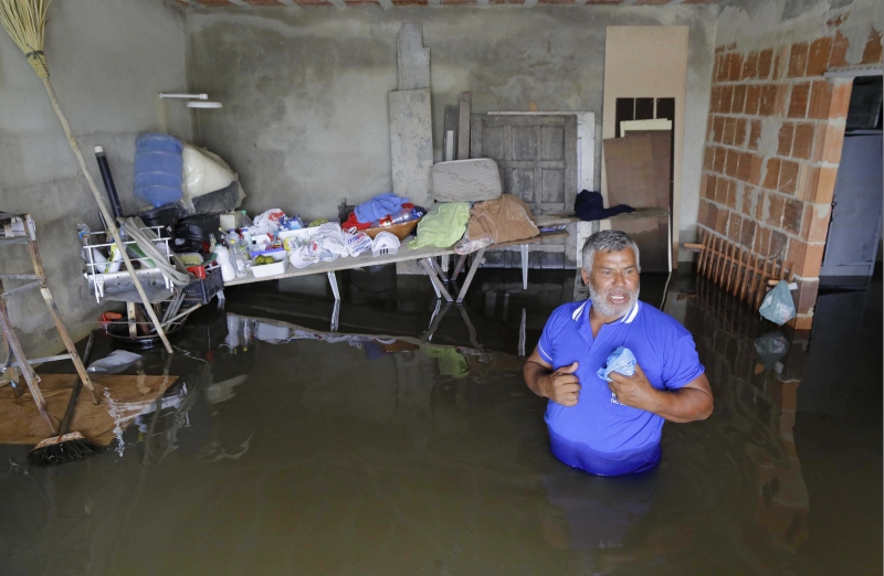 Moradores de cidades banhadas pelo Rio Doce contabilizam o prejuízo com as enchentes: água invadiu ruas e residências | Nelson Antoine/Folhapress
