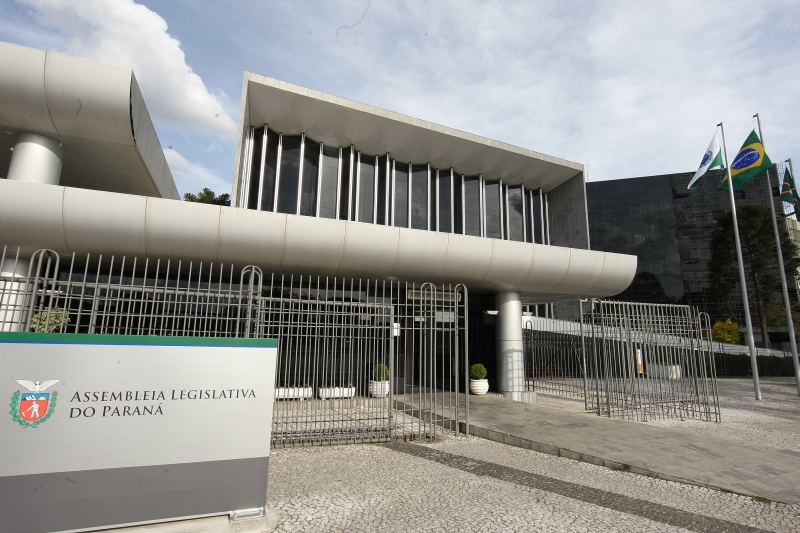 Sede da Assembleia Legislativa, em Curitiba: distanciamento da população leva a desconhecimento da atuação dos parlamentares | Ivonaldo Alexandre/Gazeta do Povo