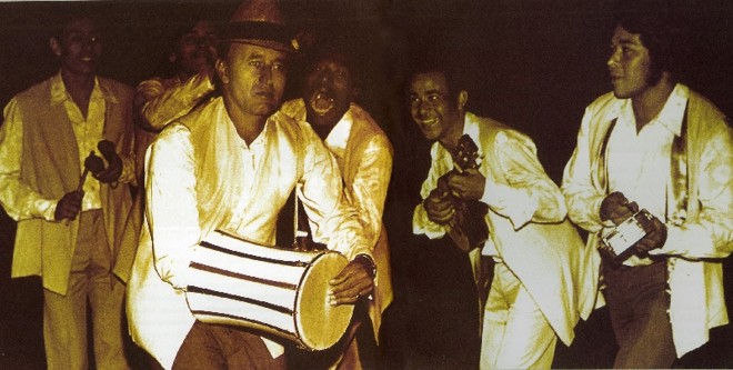 Maé e os companheiros do Partido Alto Colorado, um dos primeiros grupos de samba de Curitiba |