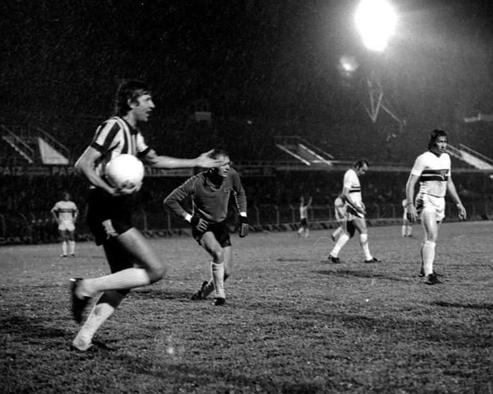 Com Waldir Perez ao fundo, Hermes reclama | Arquivo/Gazeta do Povo