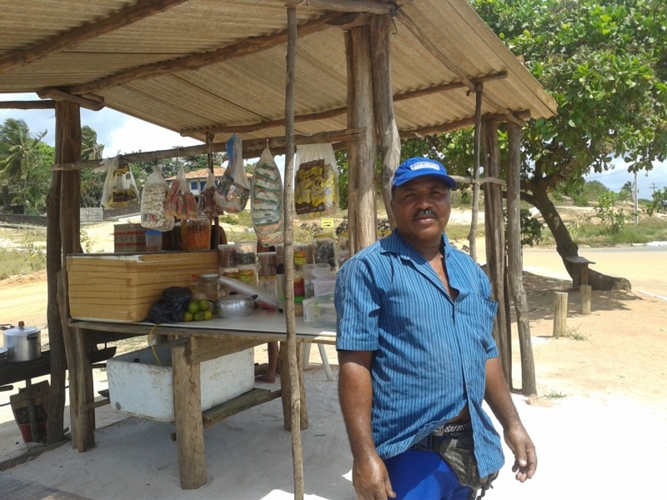 Comerciante e vizinho Valdemiro Jesus: Festa de rico | André Pugliesi/Gazeta do Povo