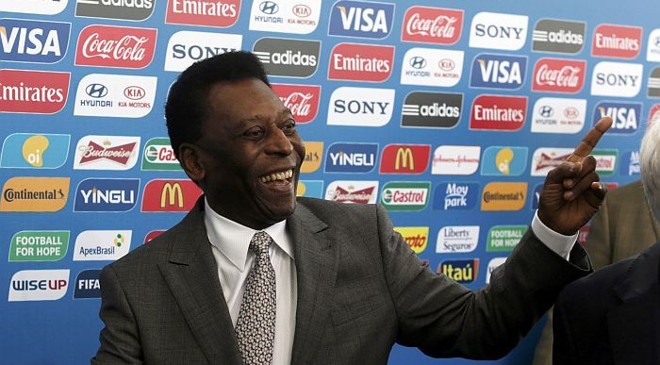 Pelé chega para o sorteio dos grupos da Copa no Costão do Sauípe |