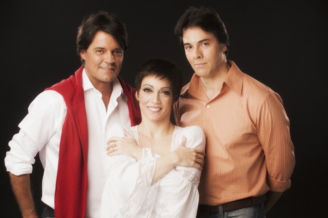 Em cartaz no Rio de Janeiro, espetáculo Elis, A Musical traz Felipe Camargo (à esq.) no papel do Lobo |