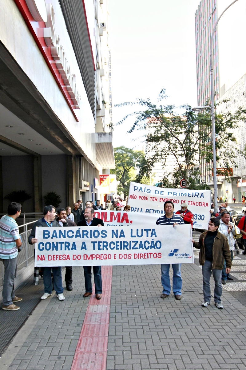 Com greve, bancários conquistaram 1,82% de ganho acima da inflação neste ano | Antônio More/ Gazeta do Povo