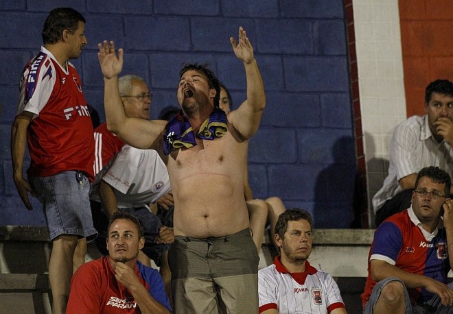 A torcida protestou contra o técnico Milton Mendes | 