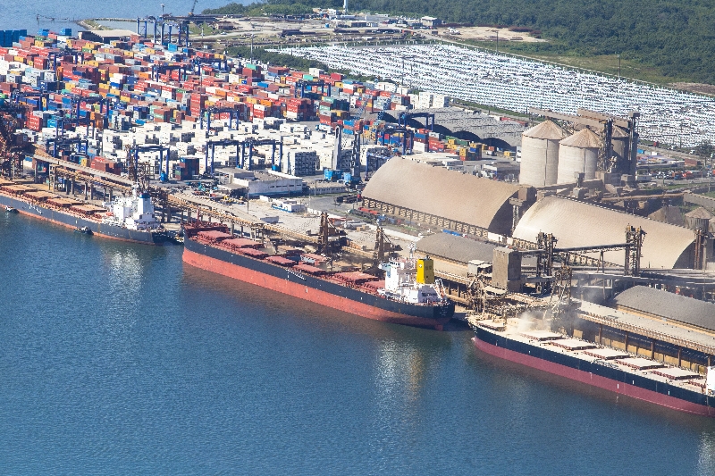 Dragagem de aprofundamento do canal de acesso ao porto tem licença prévia do Ibama, mas aguarda ação do governo federal | Daniel Derevecki/ Gazeta do Povo