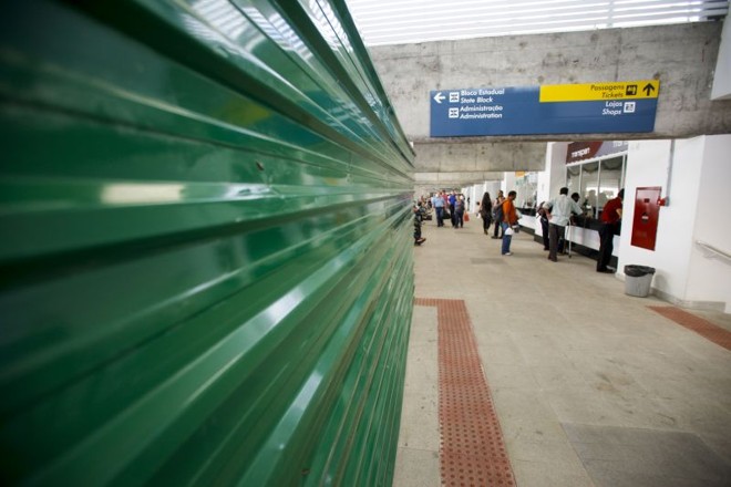 Prédio já entregue da Rodoferroviária ainda com bloqueios da obra | 