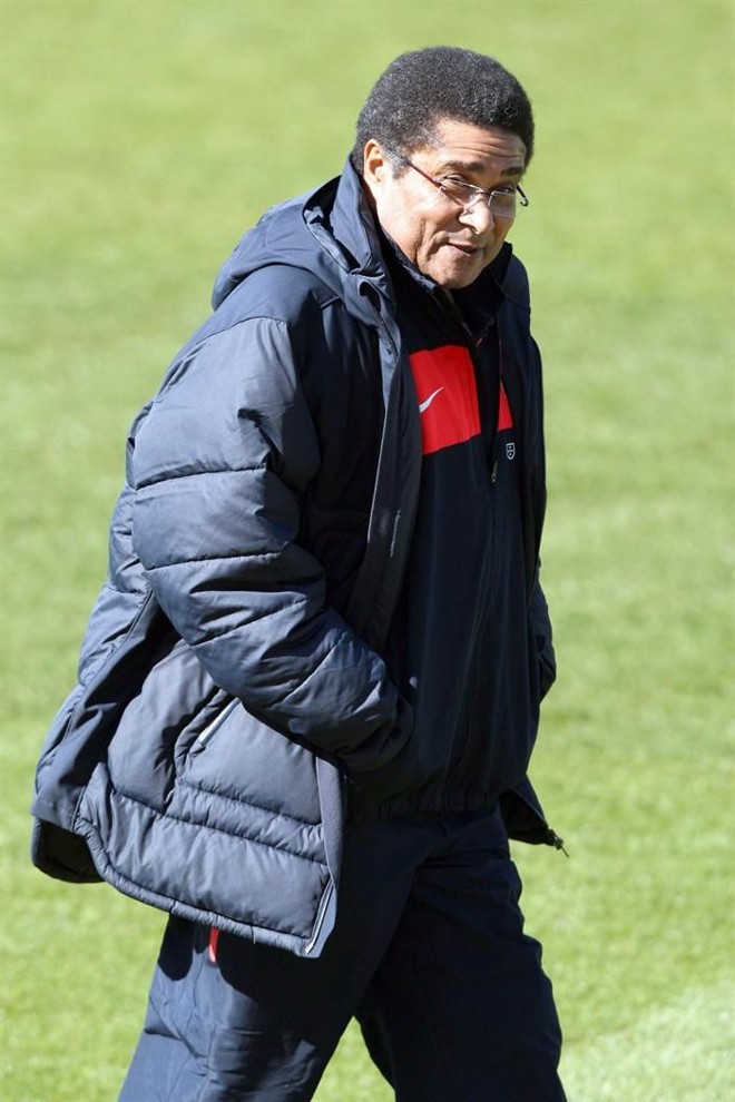 Eusébio durante treino da seleção portuguesa na África do Sul, em 2010 | 