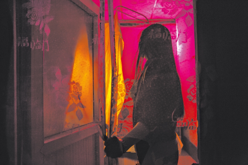 Prostituta de Pequim, Li disse que se suicidaria caso fosse presa de novo. Aos 39 anos, é mãe solteira de duas crianças | Sim Chi Yin para The New York Times