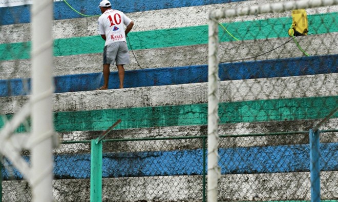 Estádio Newton Agibert, do Prudentópolis, recebe os últimos cuidados para a estreia | Josué Teixeira/ Gazeta do Povo