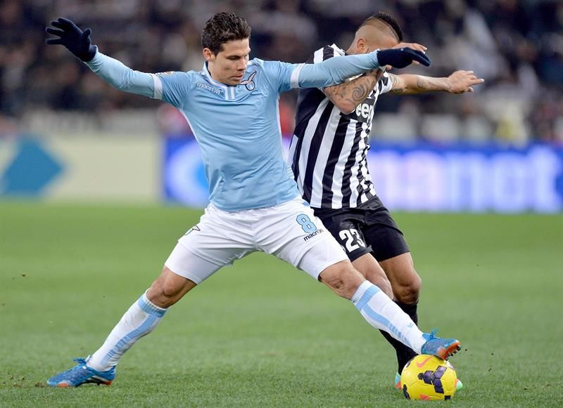 Hernanes em um dos seus últimos jogos pela Lazio | EFE