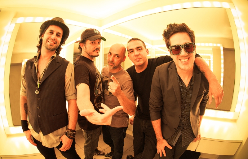 A banda mineira inclui no repertório alguns dos maiores sucessos da carreira, além de composições mais recentes e canções inéditas | Ricardo Muniz/Divulgação