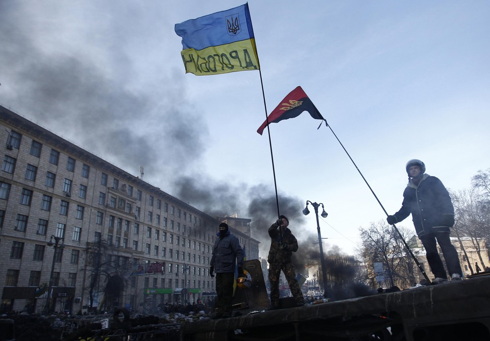Oposição e governistas se enfrentaram na região central de Kiev. | Reuters/David Mdzinarishvili