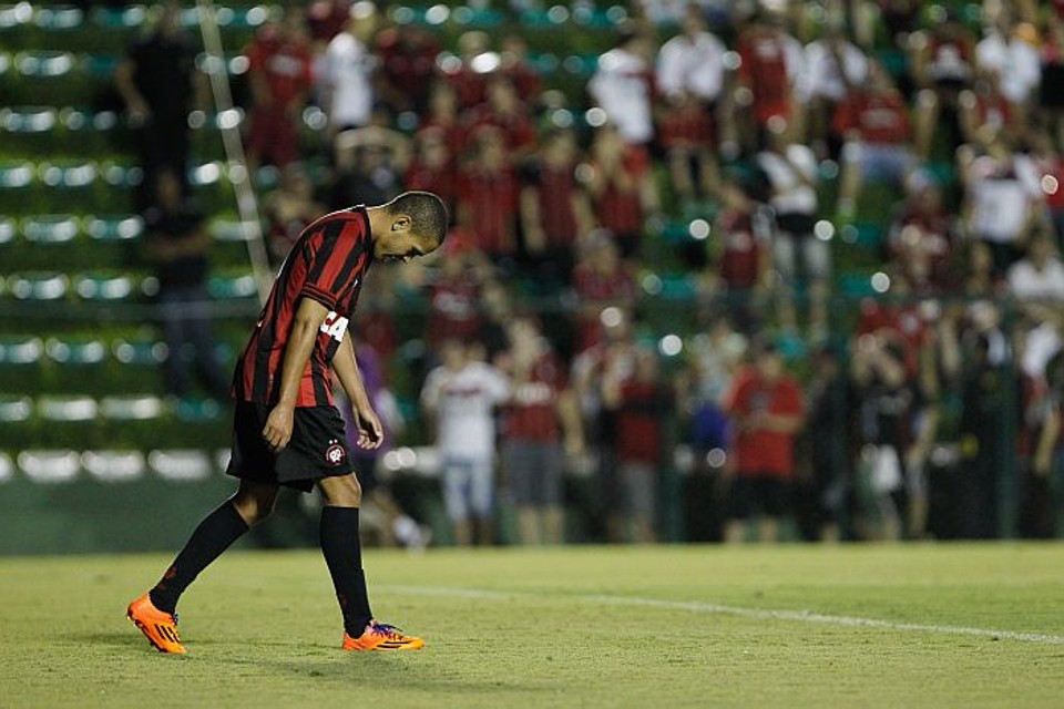 Atacante Marcos Guilherme lamenta empate do Atlético com o Operário | Bruno Covello / Gazeta do Povo
