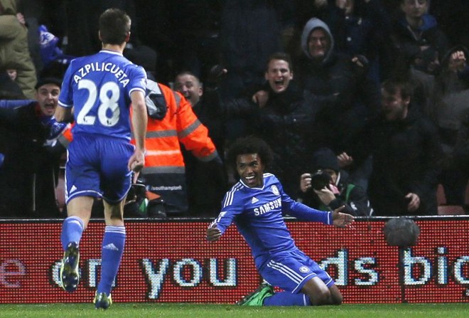 O brasileiro Willian fez um dos três gols do Chelsea contra o Southampton |