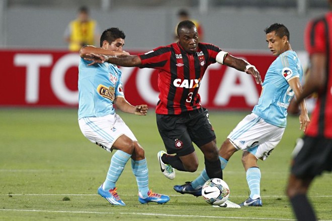 Manoel foi o capitão do Atlético |